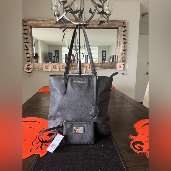 Michael Kors Black Logo Purse and wristlet set - Picture 2 of 10